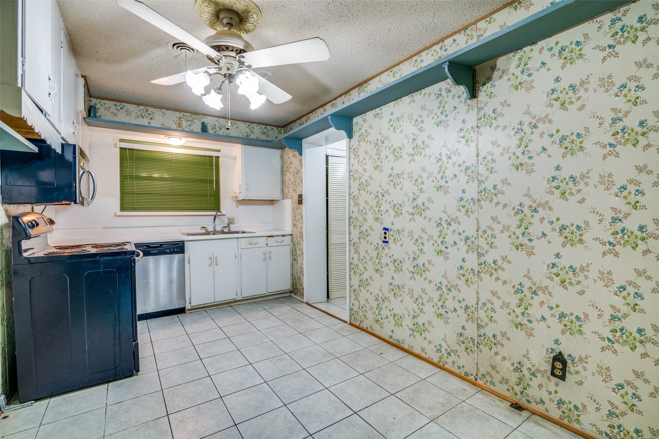 2366 Highwood Drive