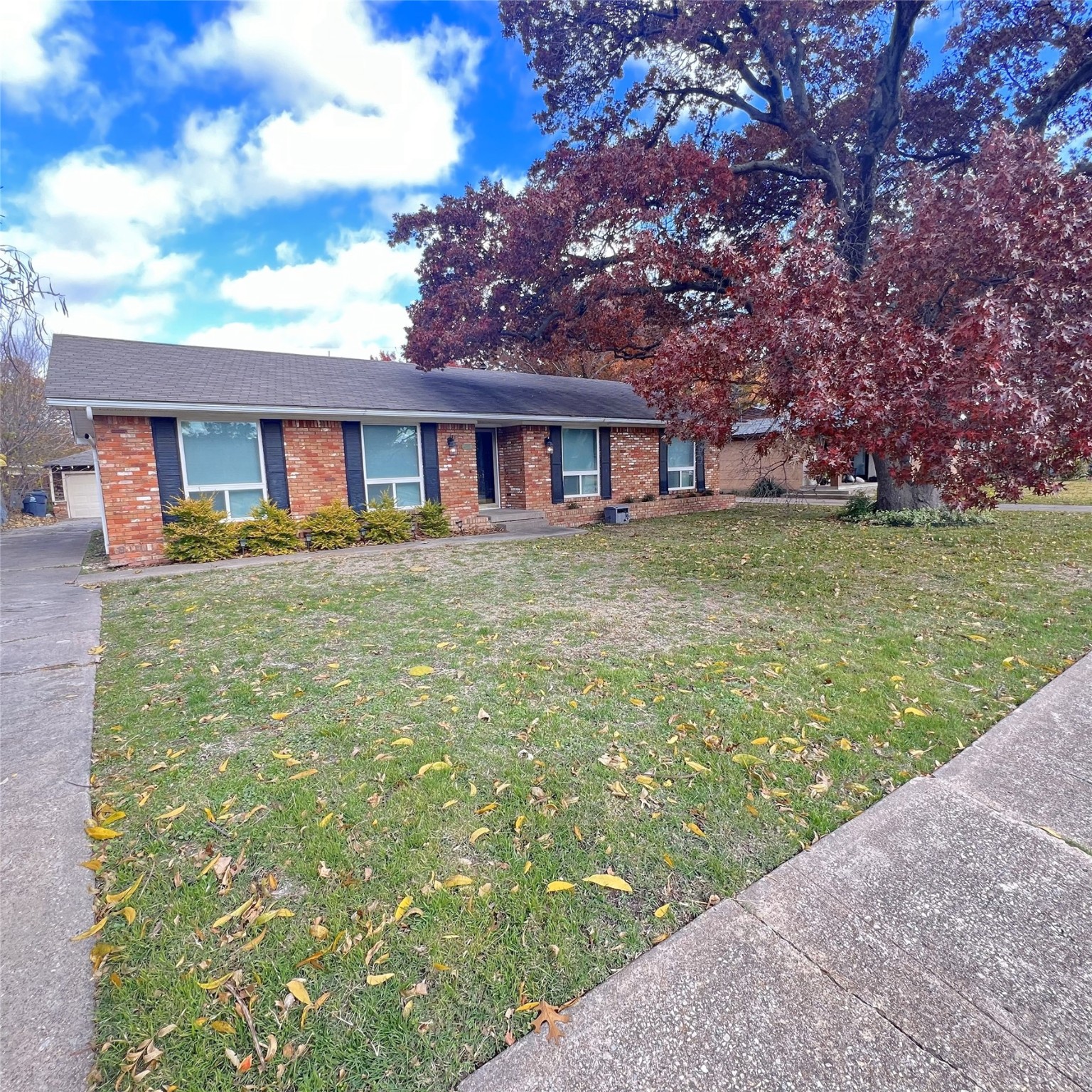 6317 E Lovers Lane