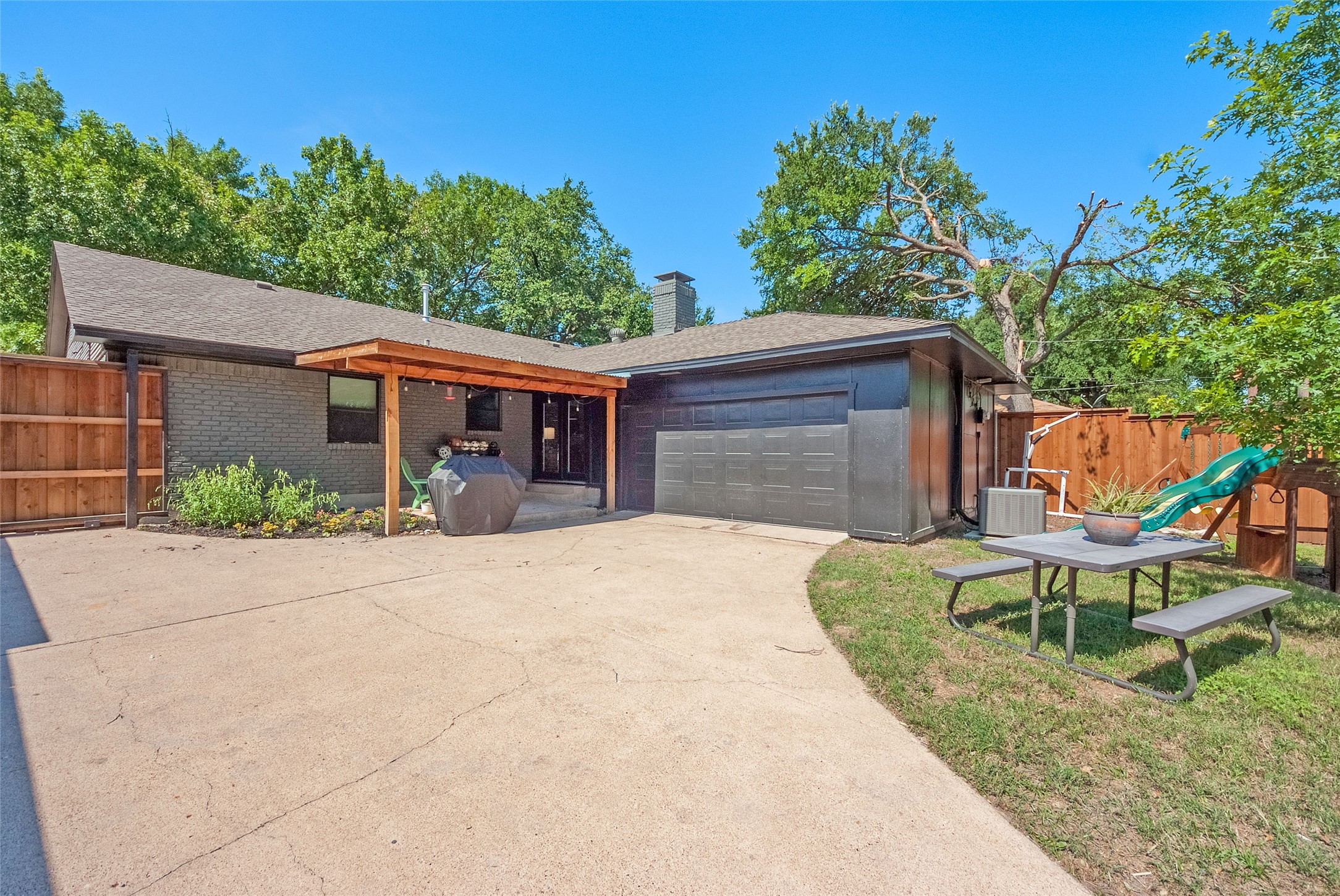 9025 Westglen Drive