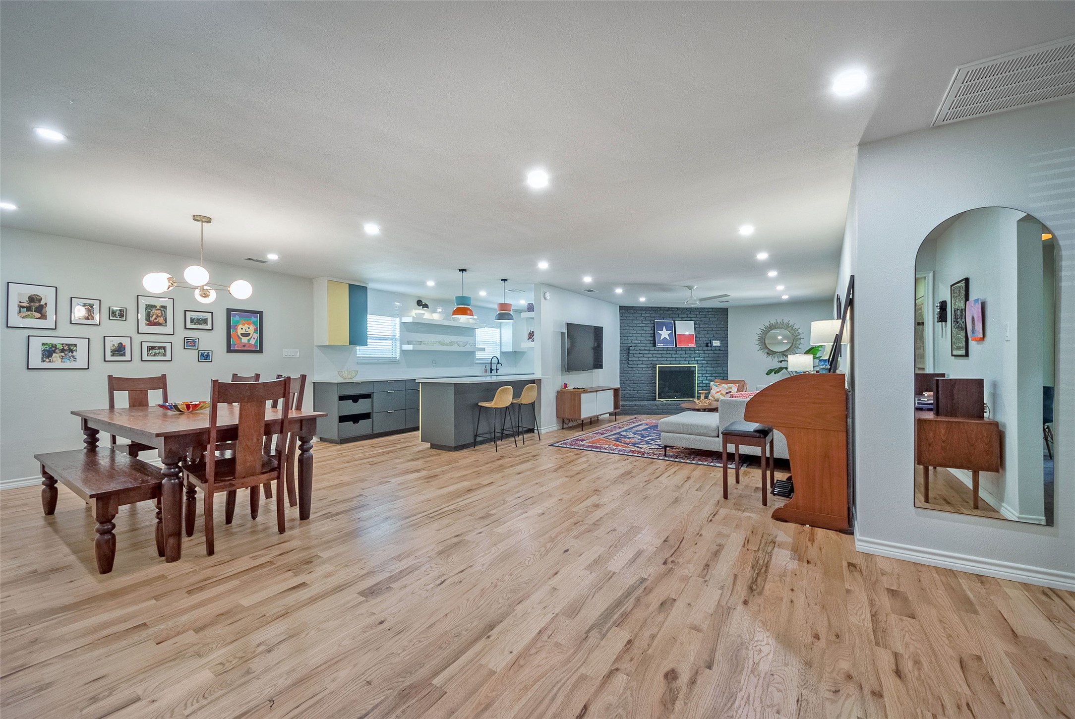 9025 Westglen Drive