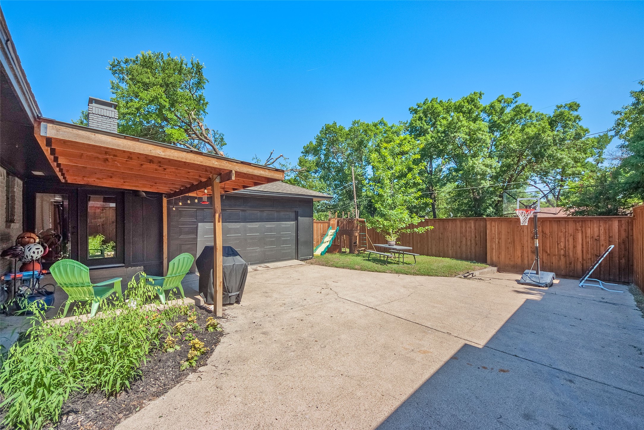 9025 Westglen Drive