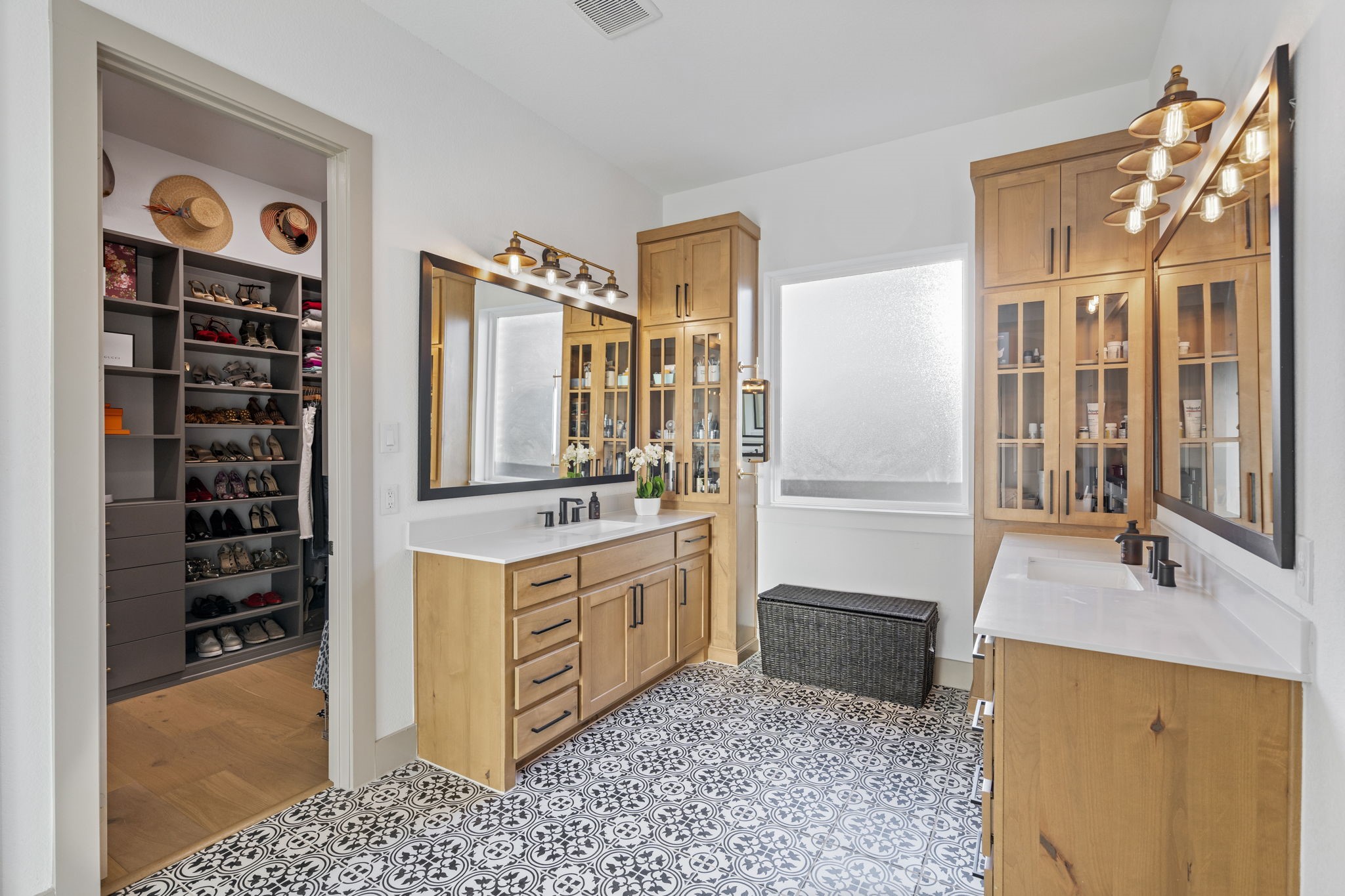 1476 William Way