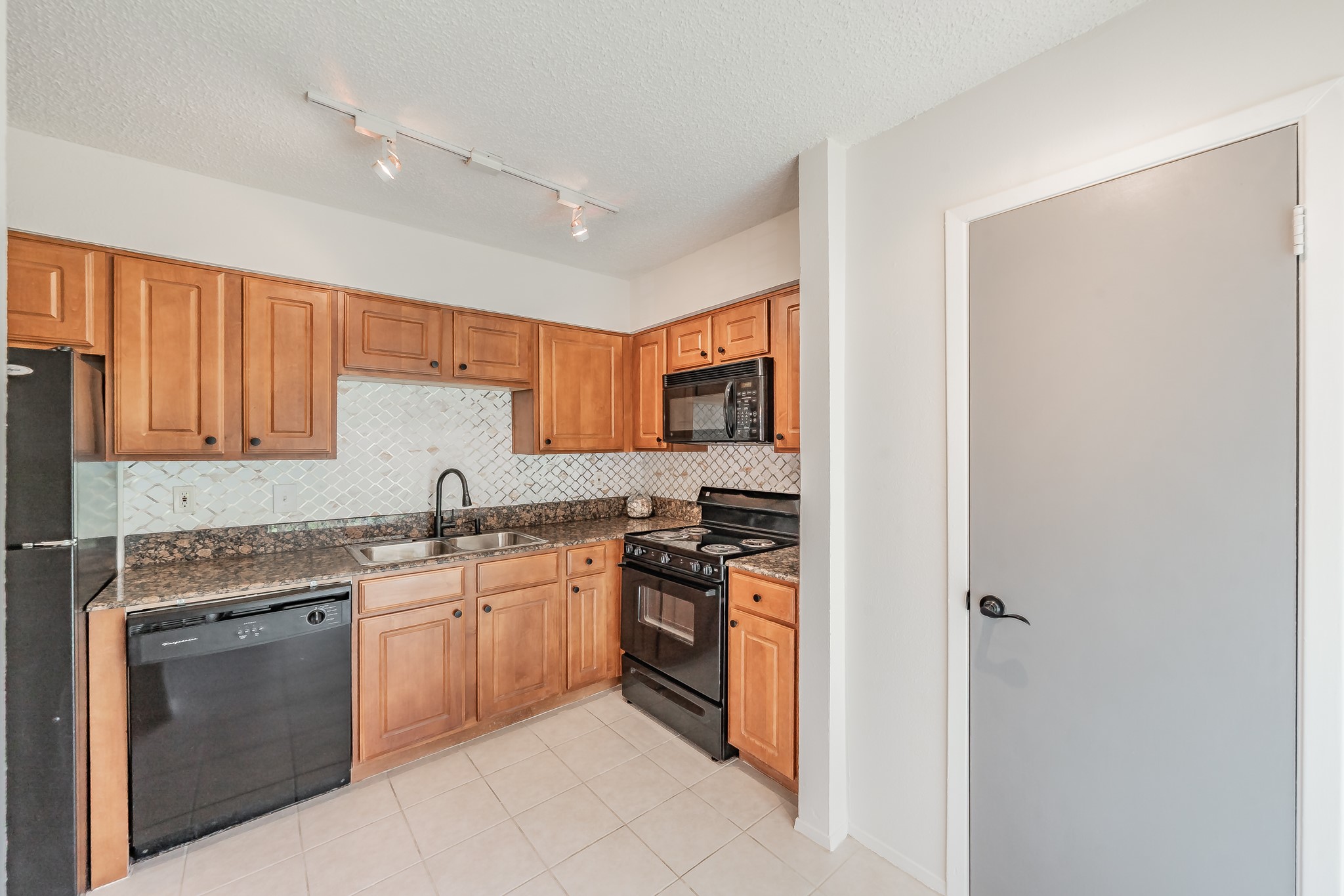 5300 Keller Springs Road 1095
