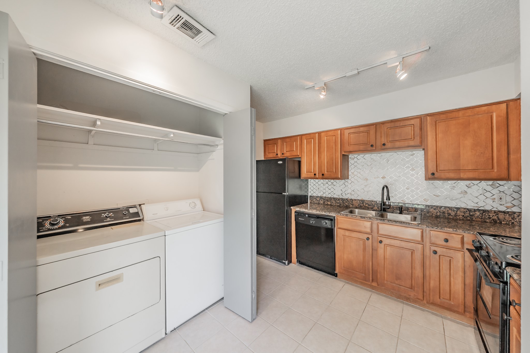 5300 Keller Springs Road 1095