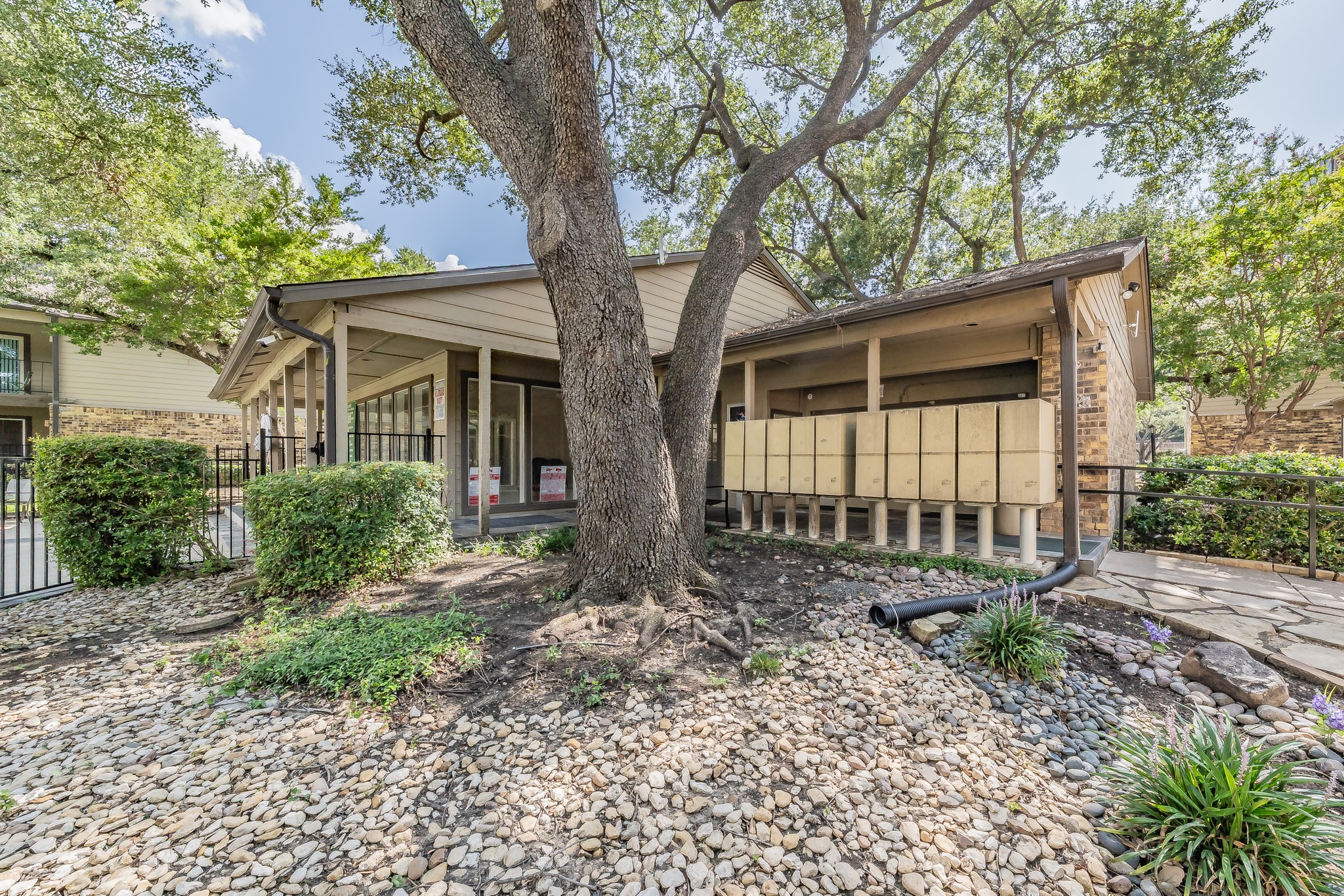 5300 Keller Springs Road 1095