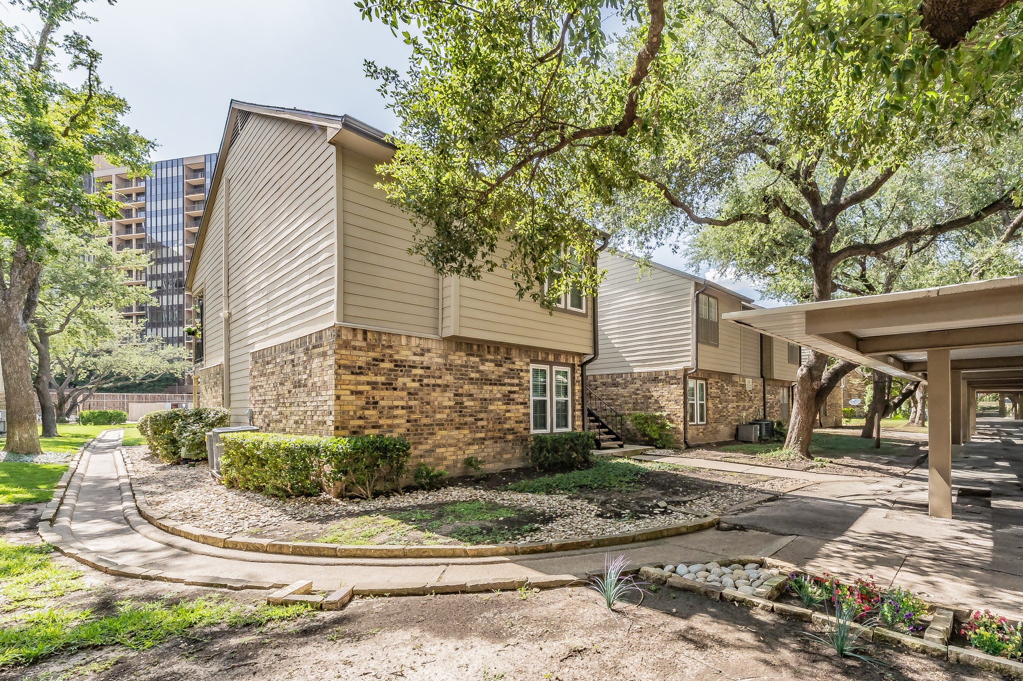 5300 Keller Springs Road 1095