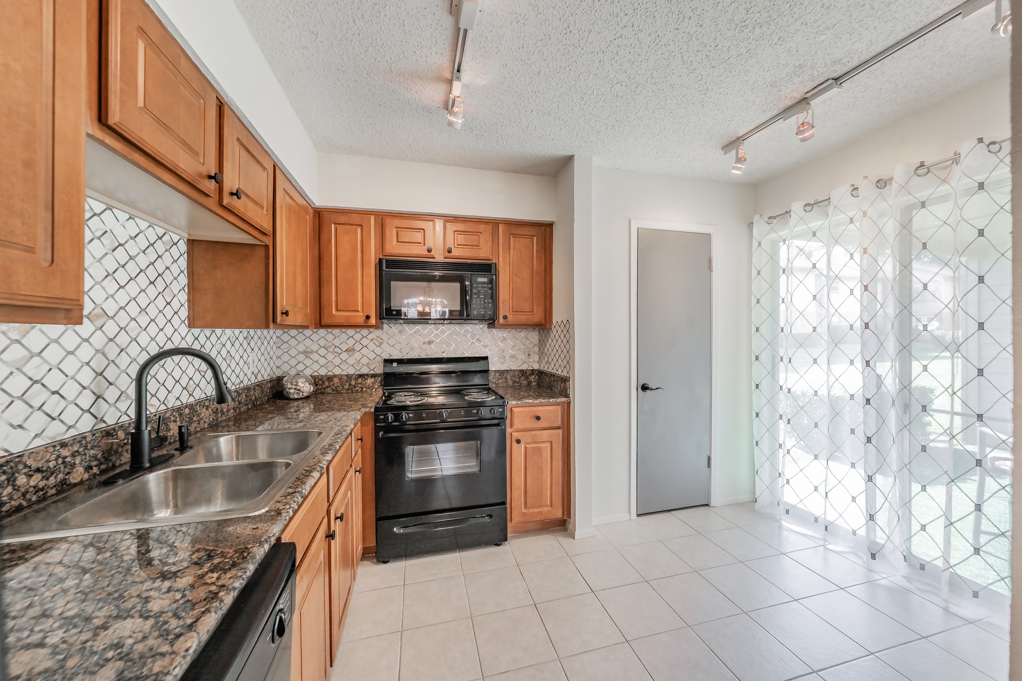 5300 Keller Springs Road 1095