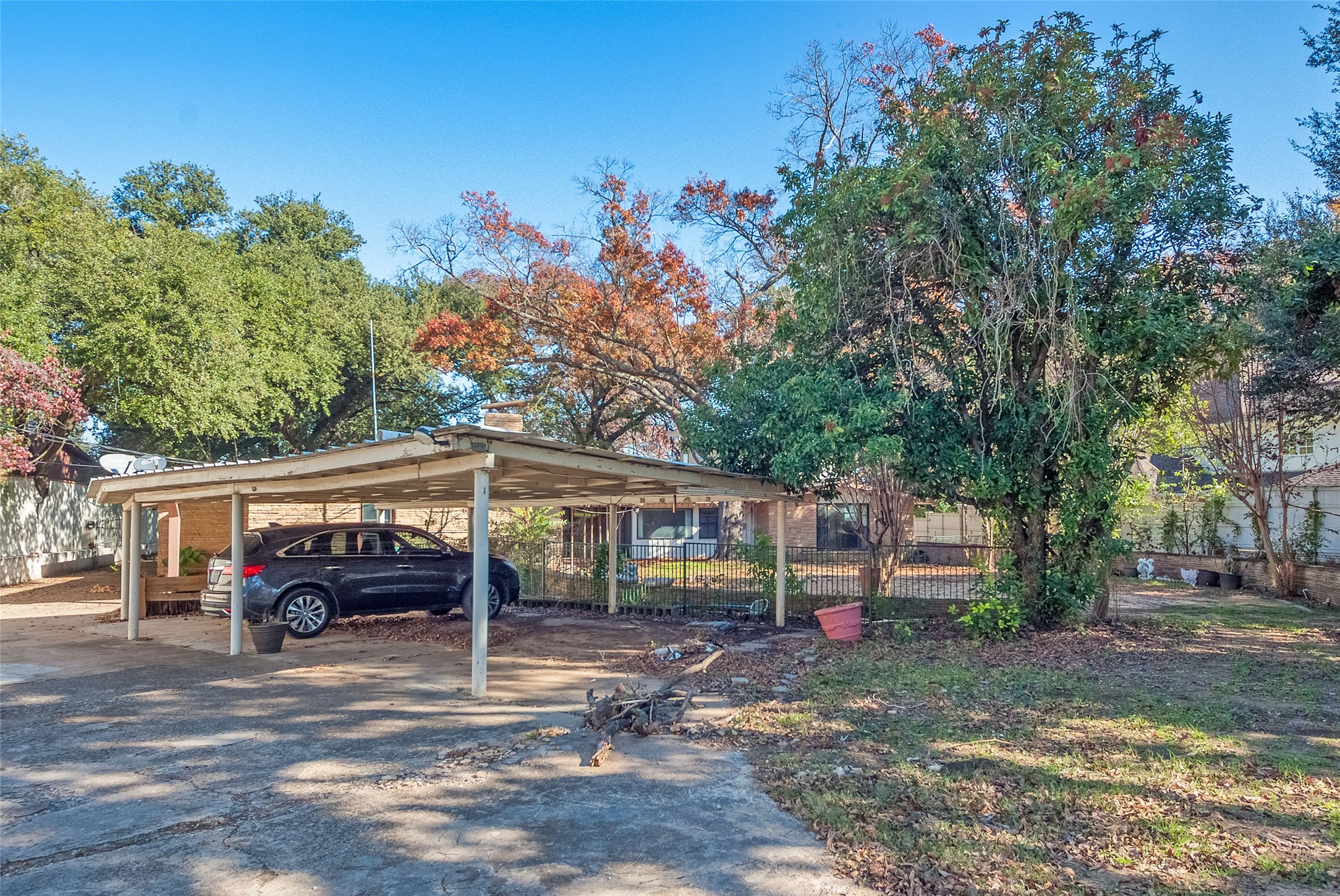 3505 W Lawther Drive