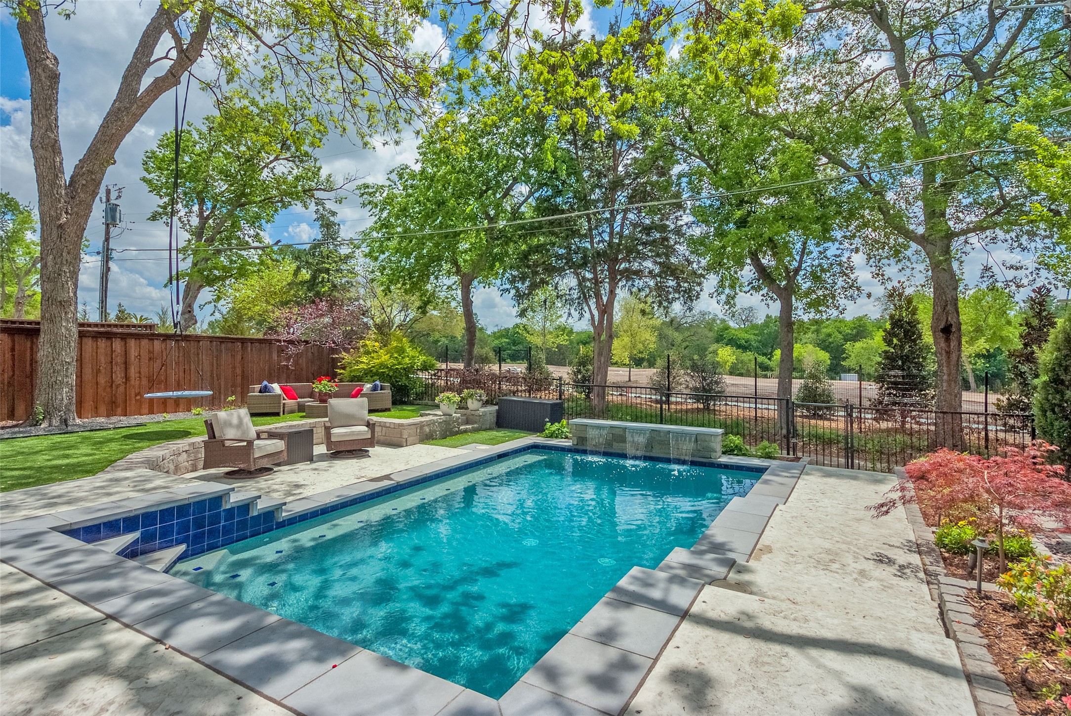6906 La Vista Drive