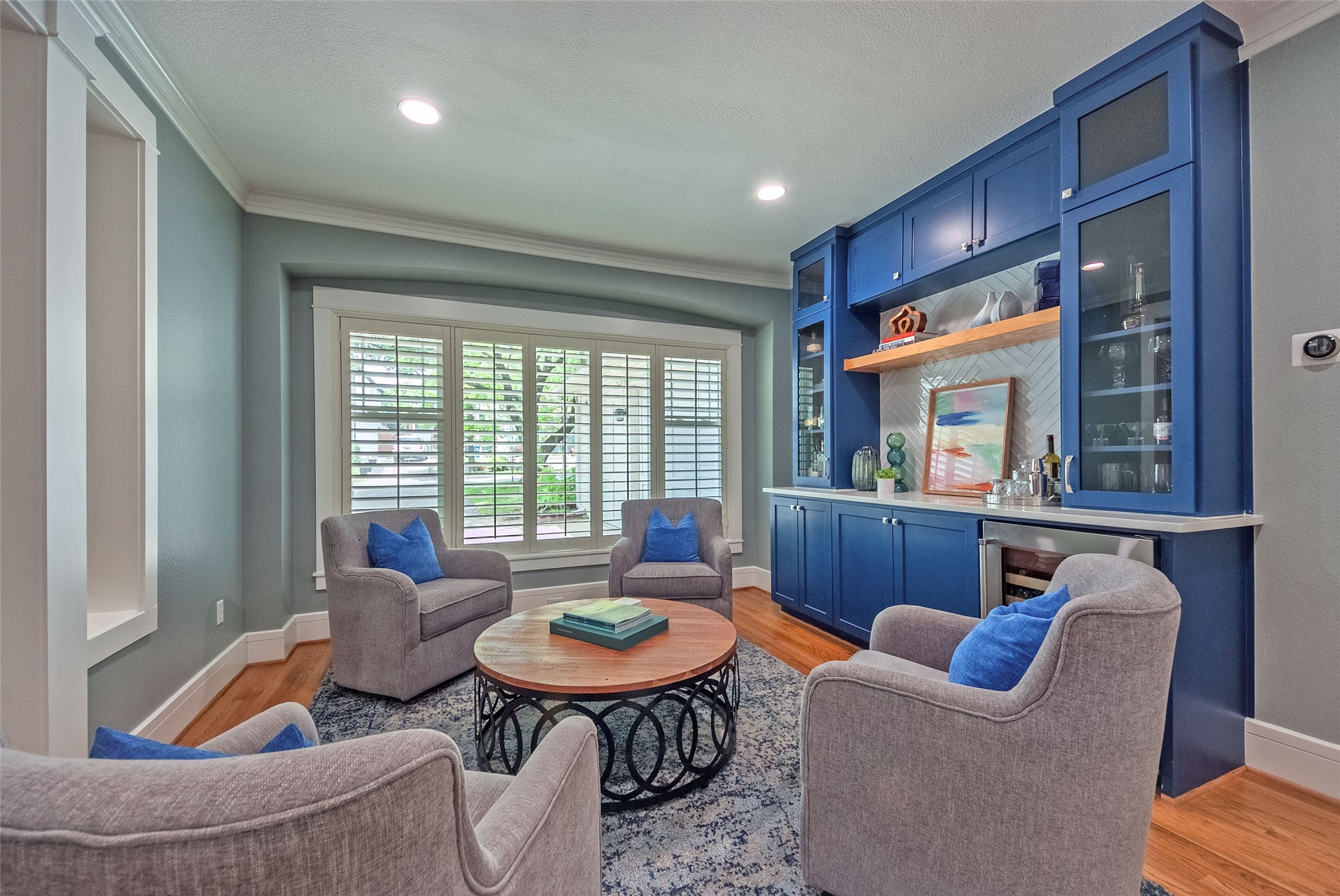 6906 La Vista Drive