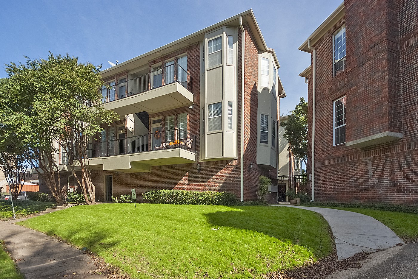 4106 Newton Avenue 103