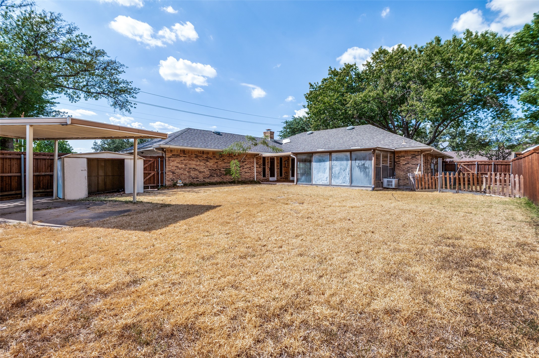 1900 Oakbluff Drive