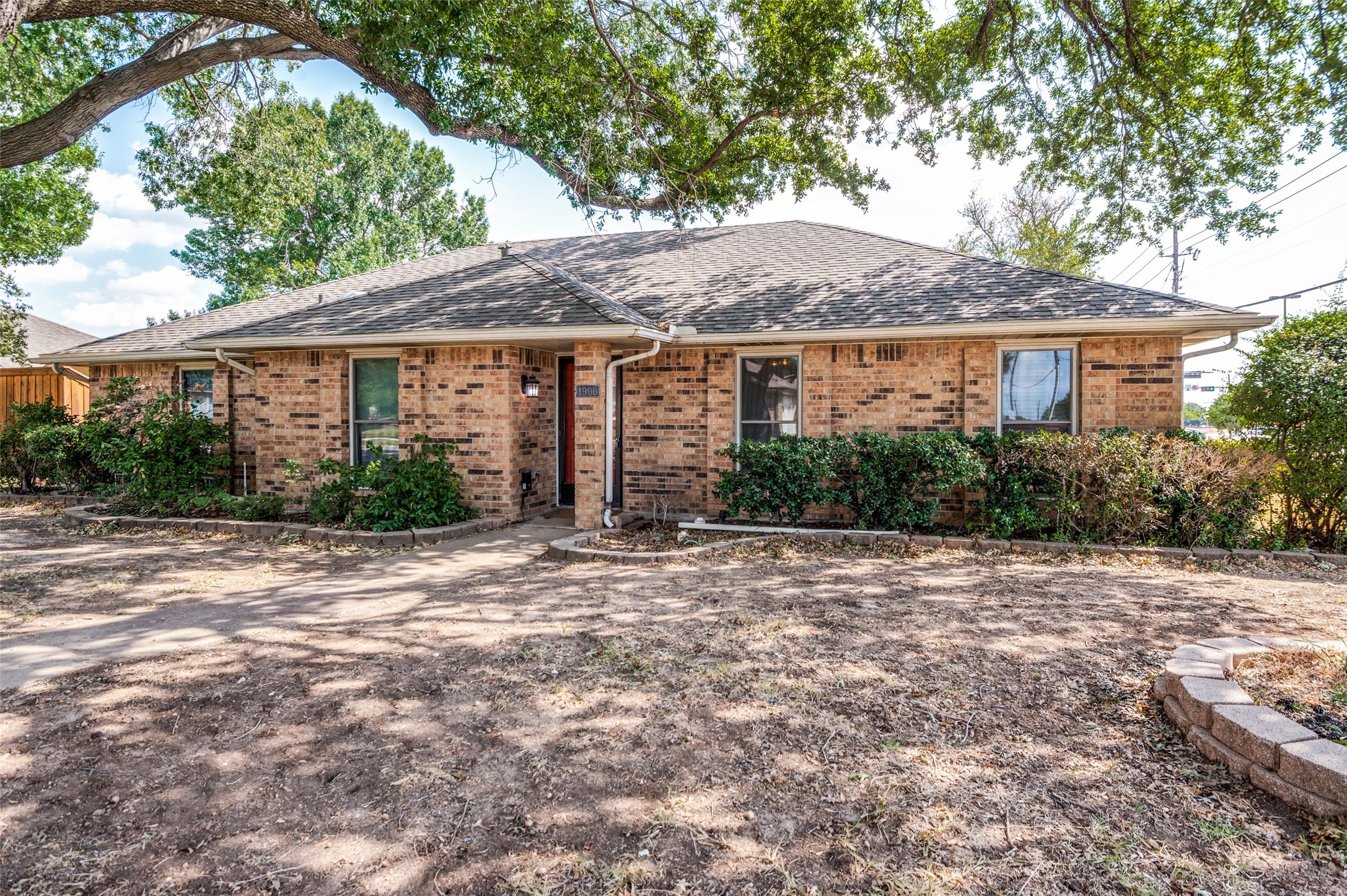 1900 Oakbluff Drive