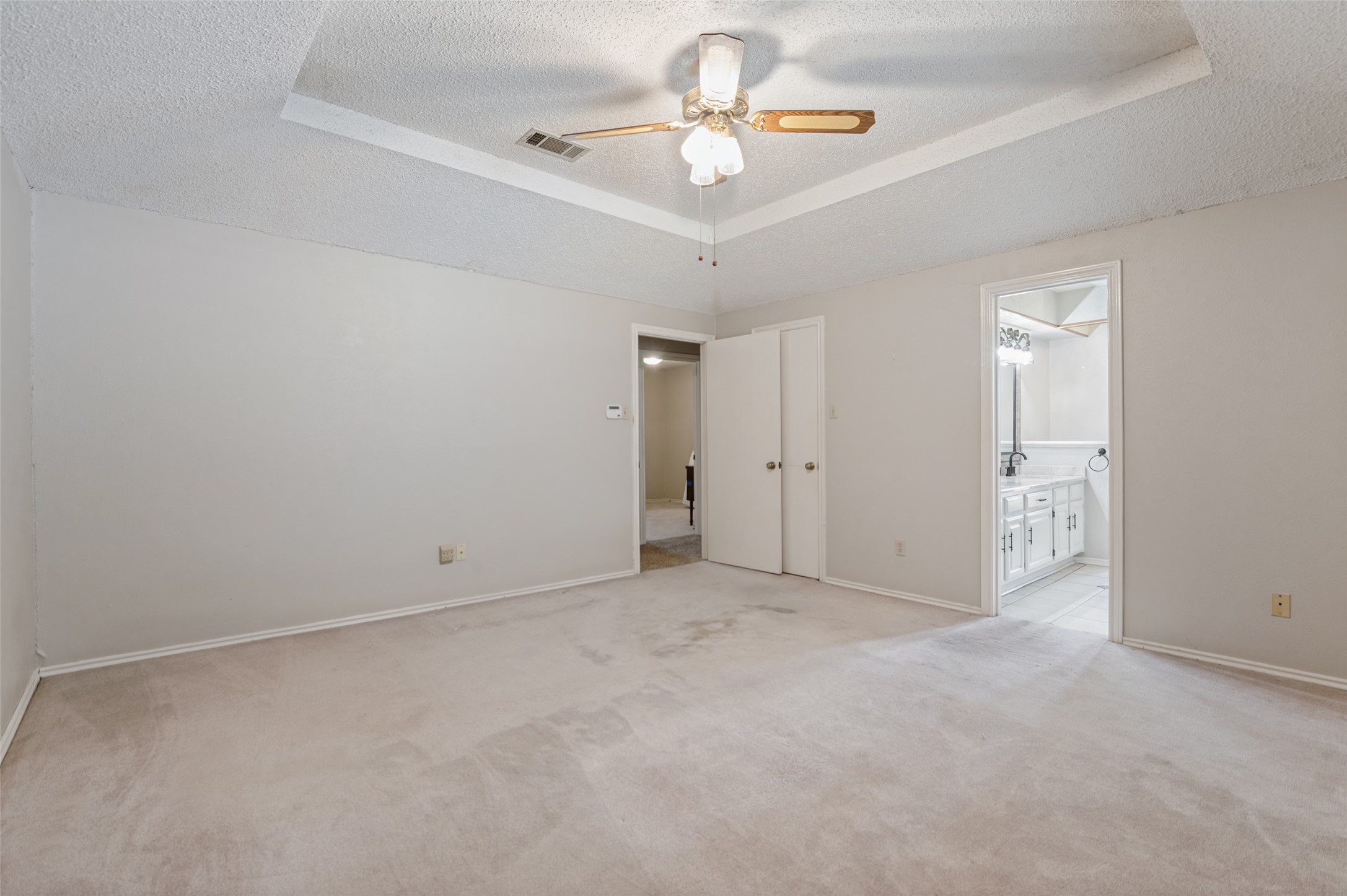1900 Oakbluff Drive