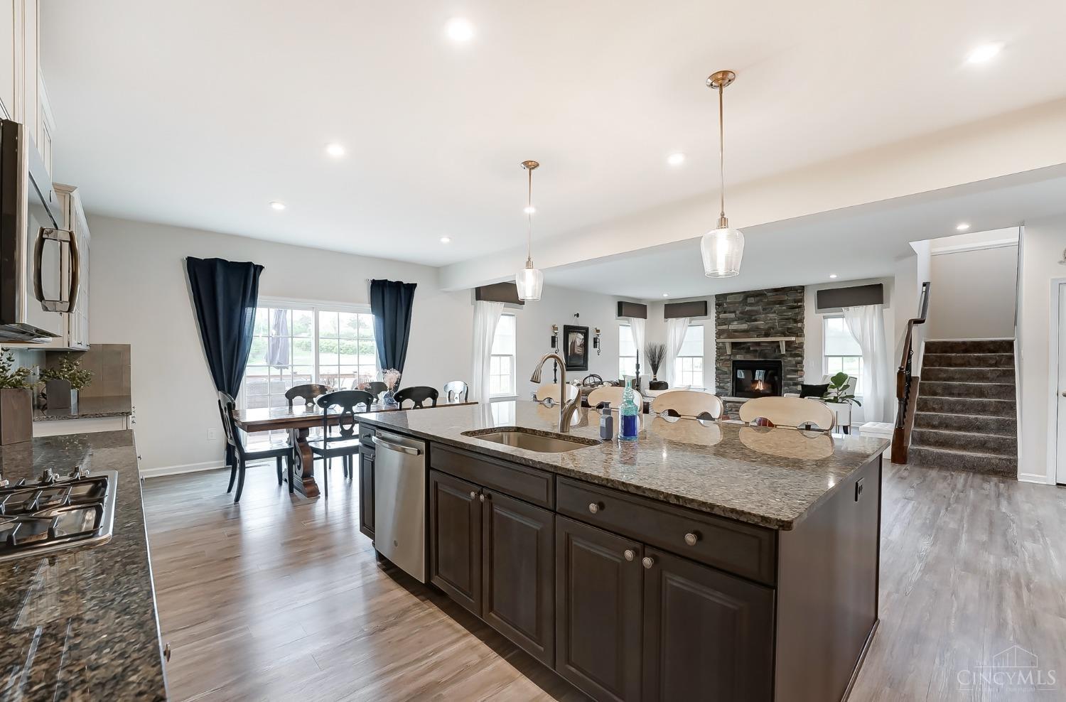 2537 Rosings Park
