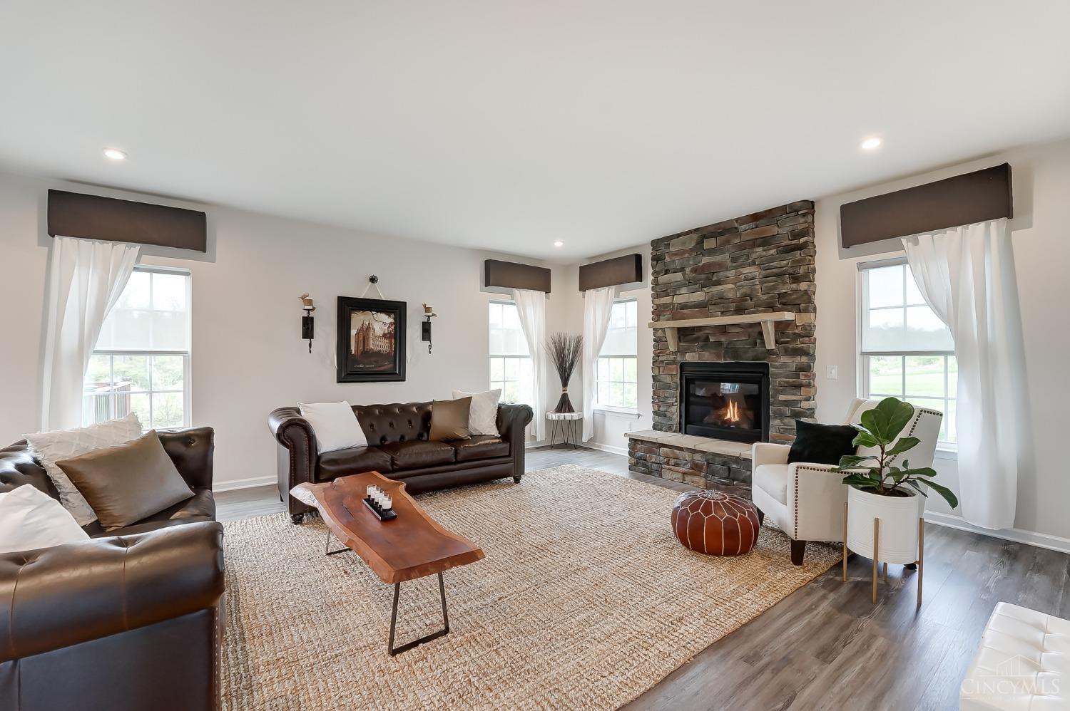 2537 Rosings Park