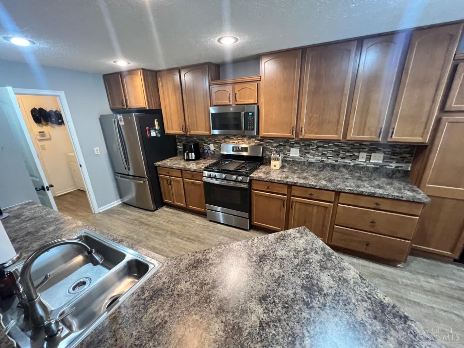 6475 Waverly Park