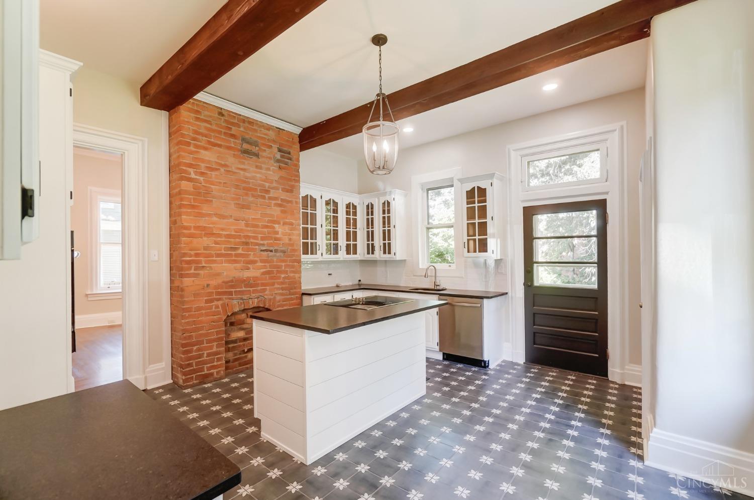 2307 Kemper Lane
