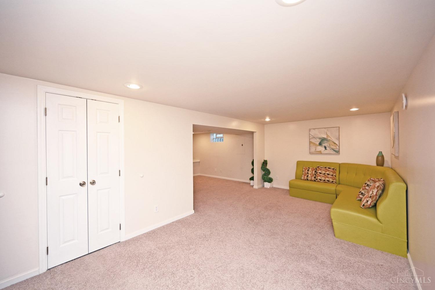 6404 Coachlight Way