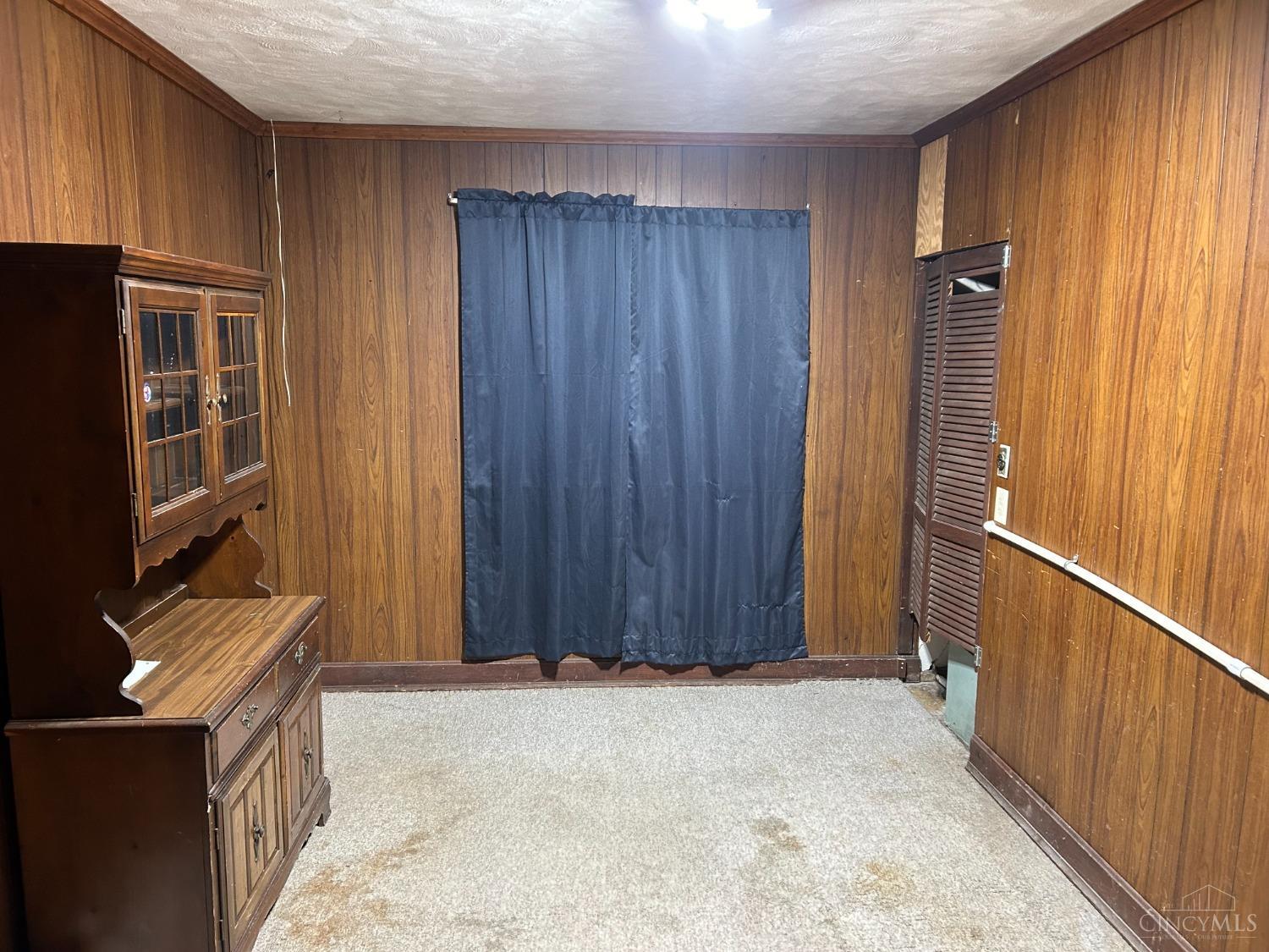 7458 Robin Drive