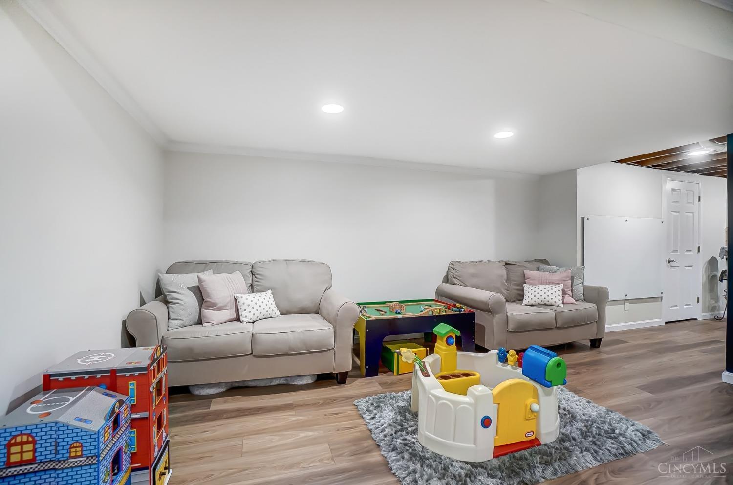 9887 Indian Springs Drive
