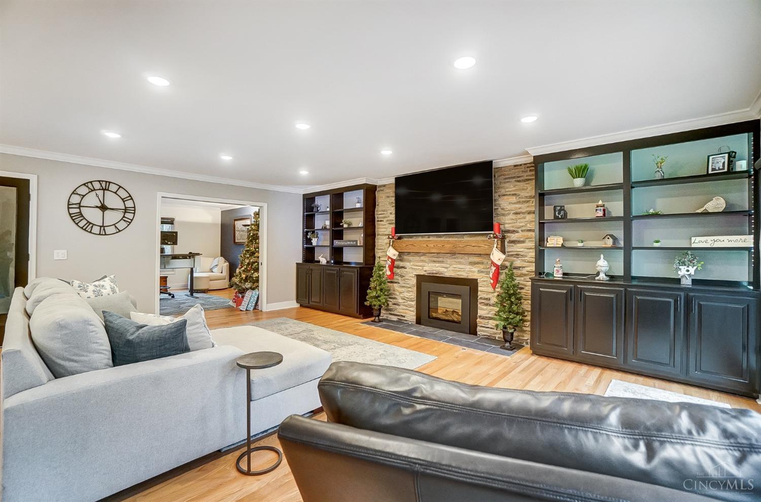 9887 Indian Springs Drive