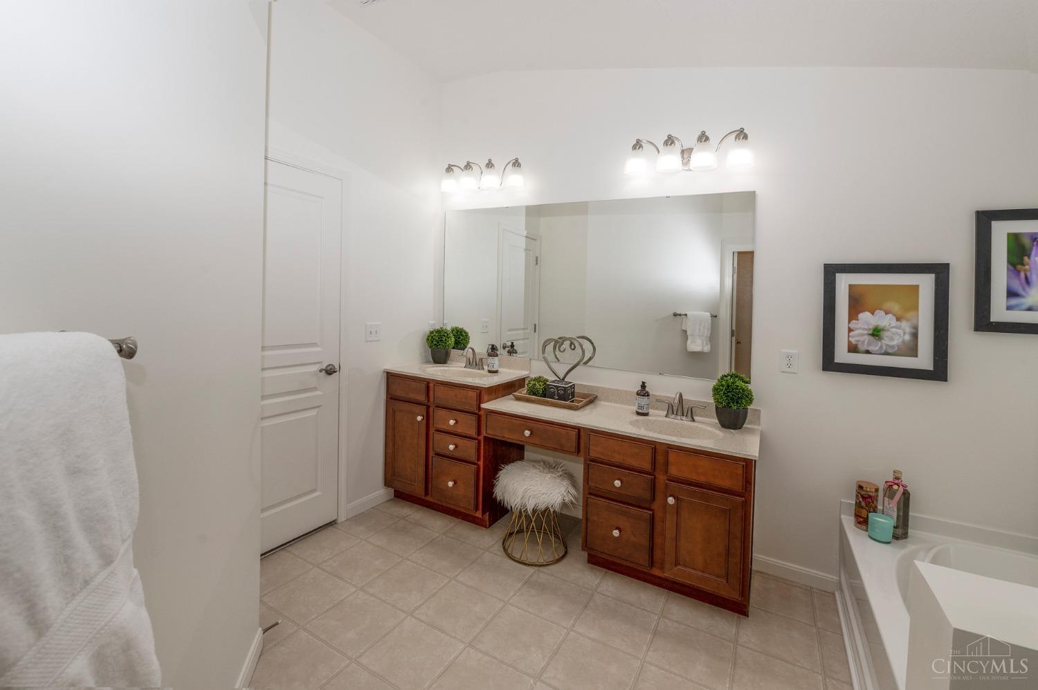 1242 Feather Trail