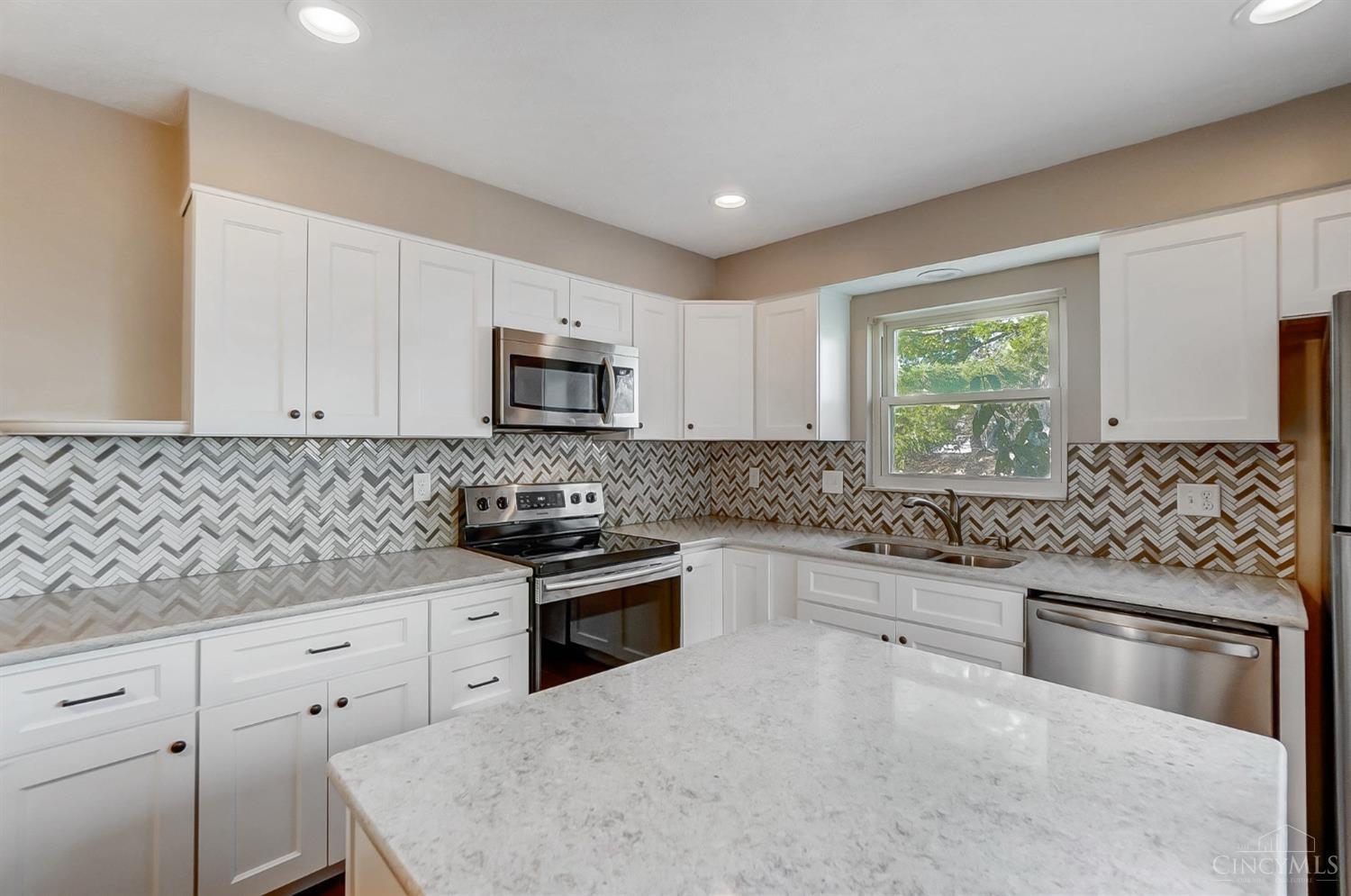 8553 Island Pines Drive