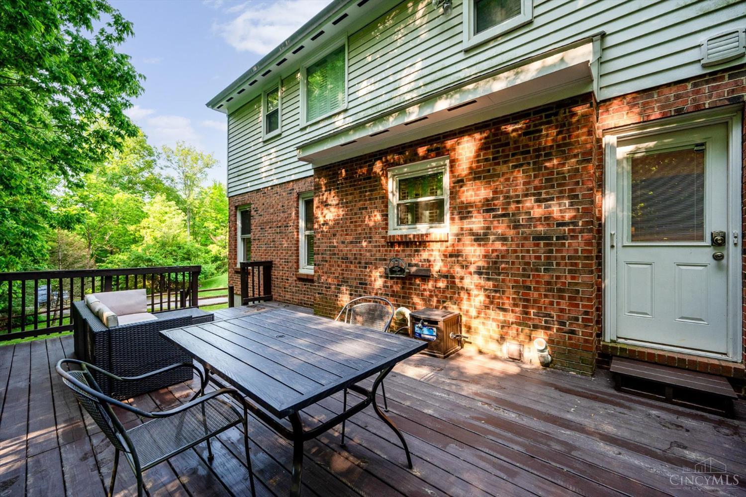 9930 Tall Oaks Court