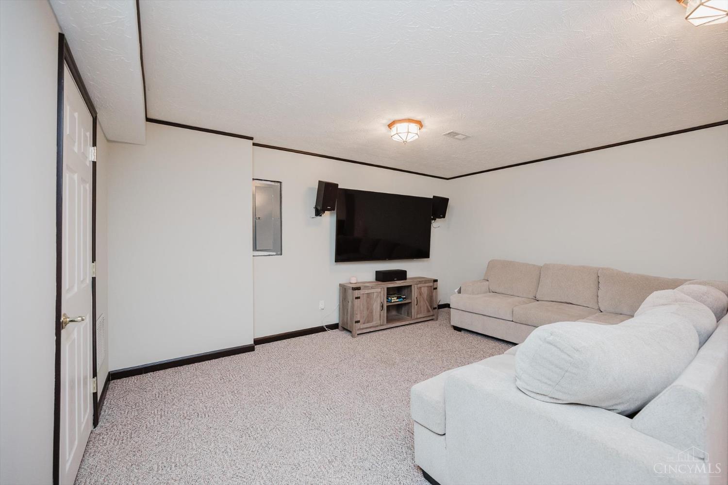 9930 Tall Oaks Court