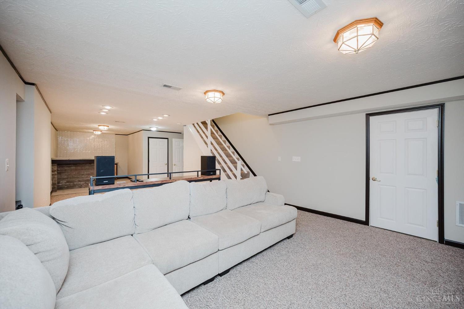 9930 Tall Oaks Court