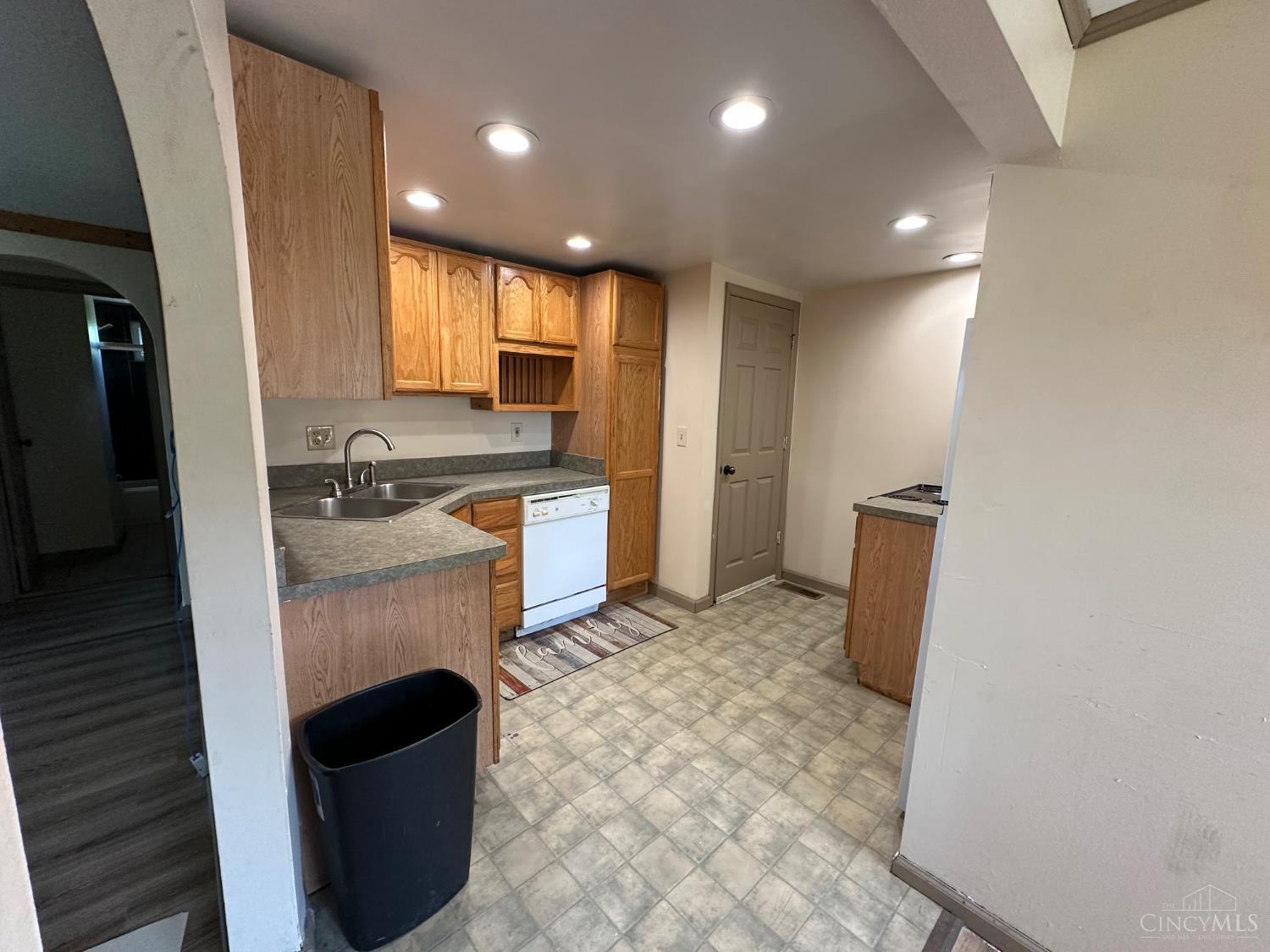 5983 Newtonsville Hutchinson Road