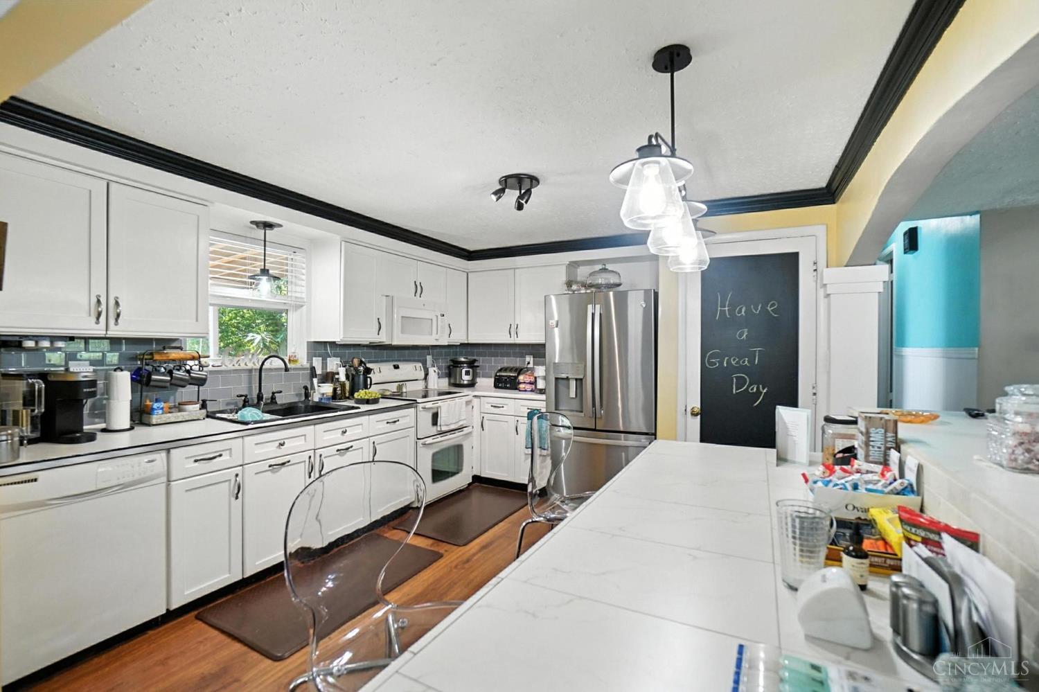 5460 Country Lane
