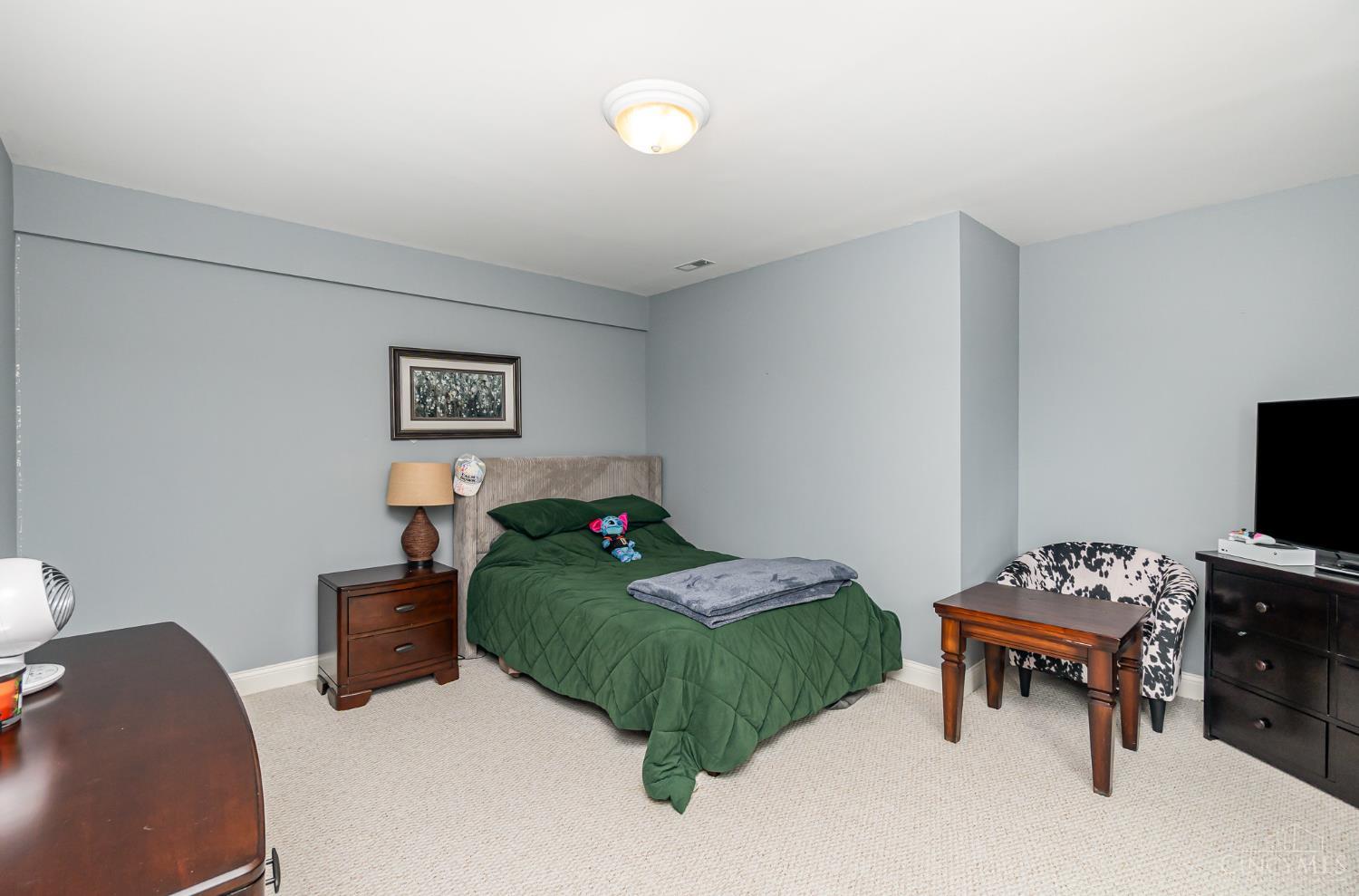 6674 Waters Edge