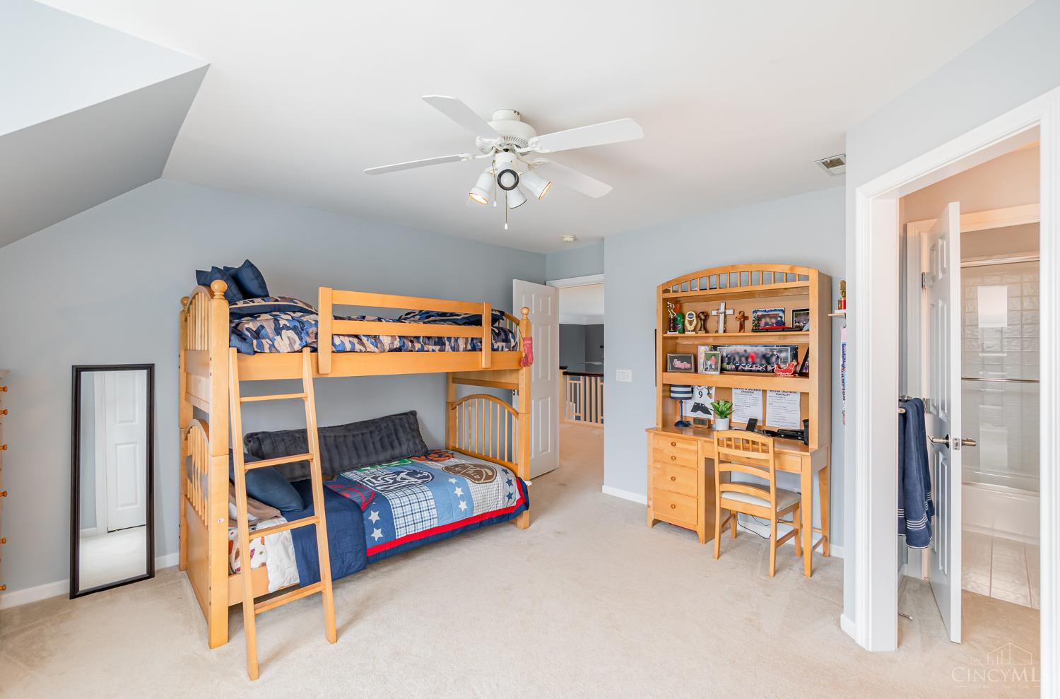 6674 Waters Edge