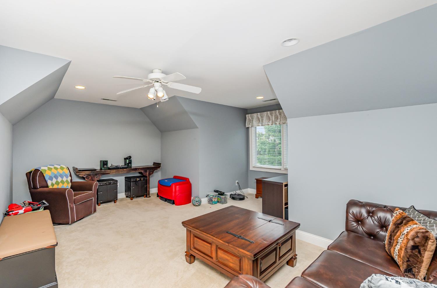 6674 Waters Edge