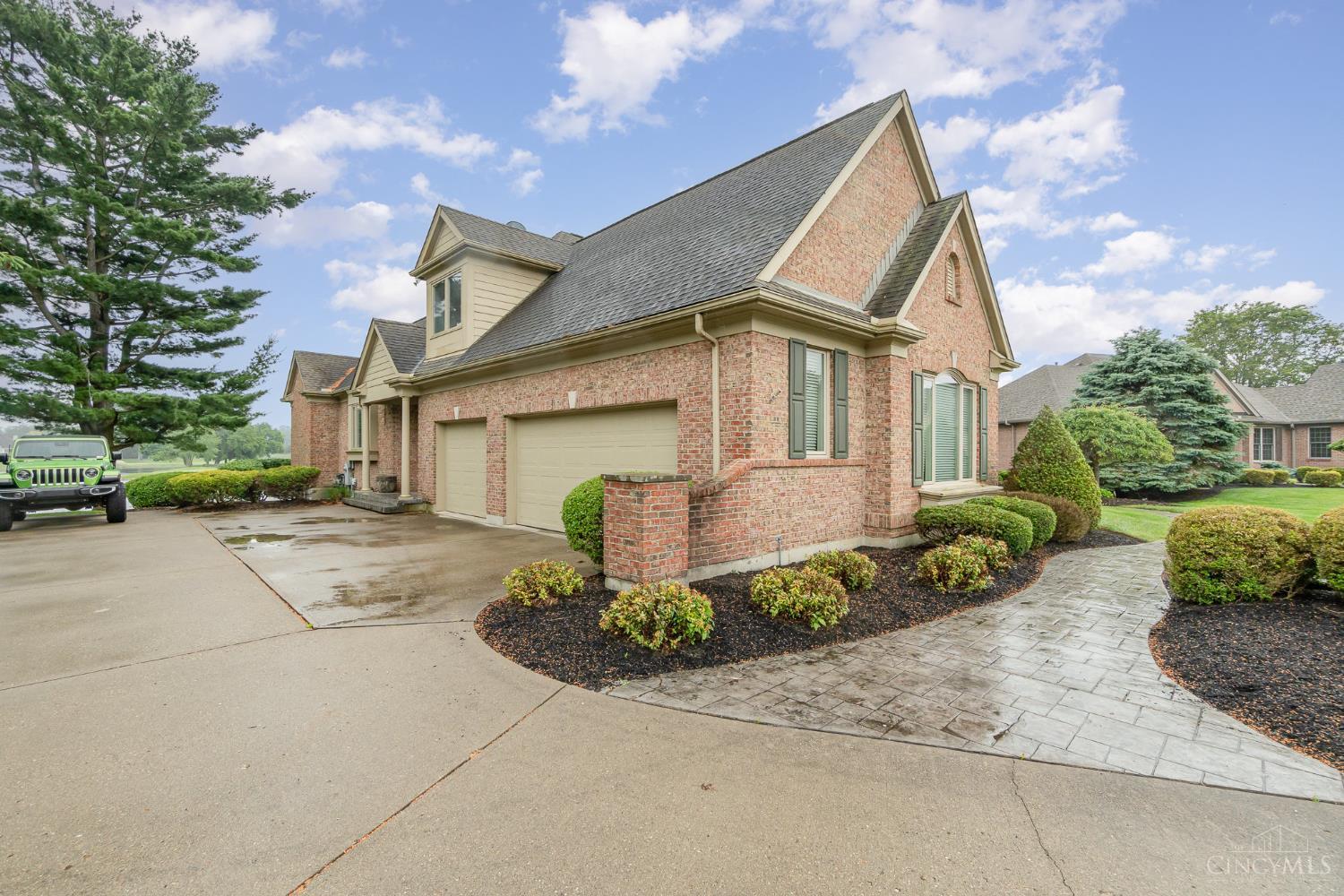 6674 Waters Edge