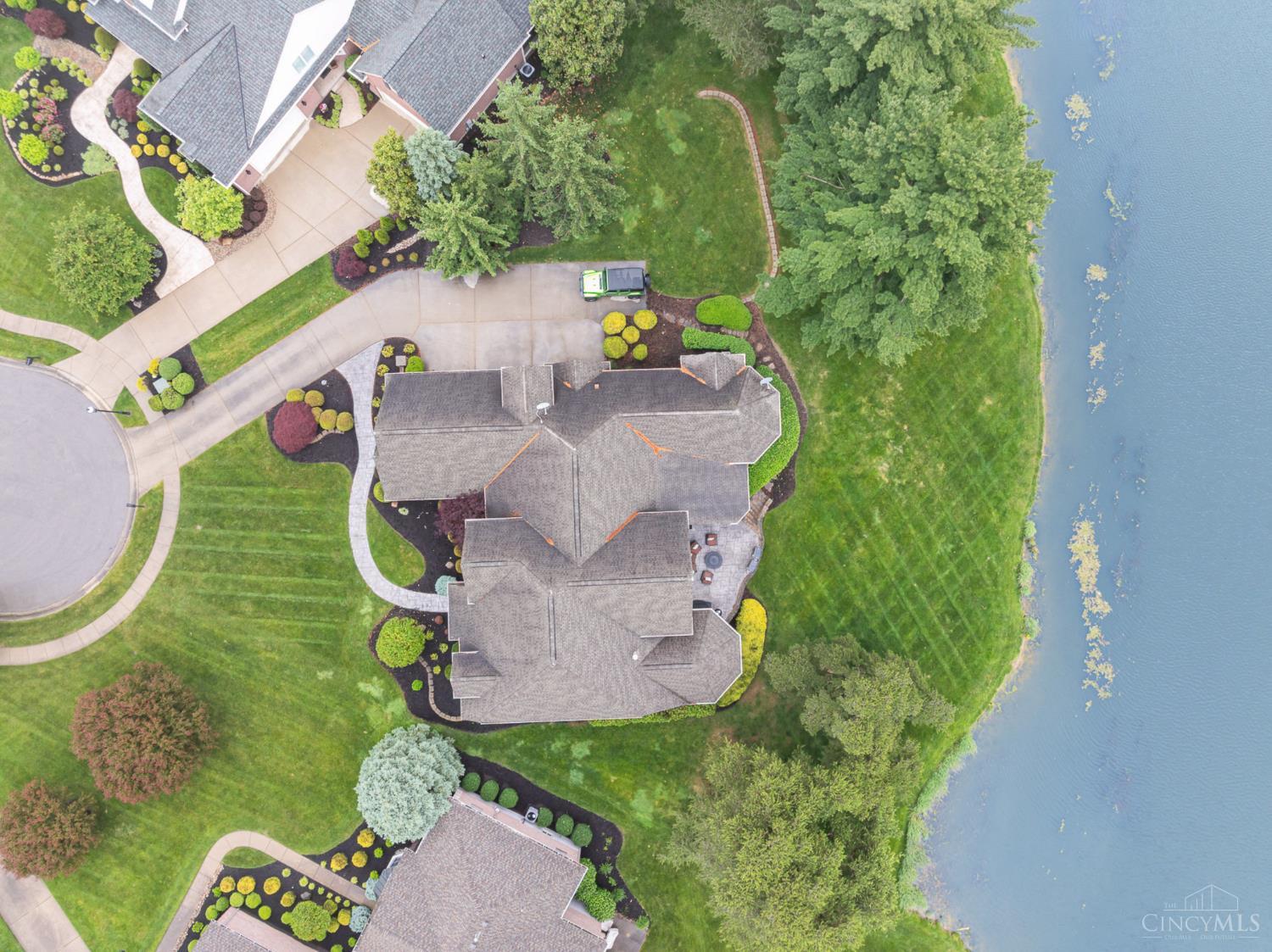 6674 Waters Edge