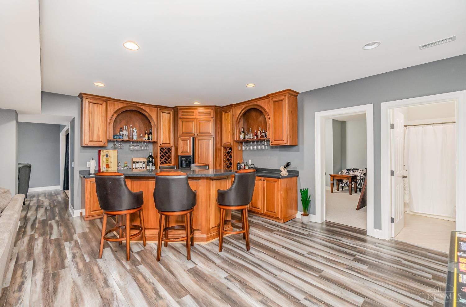 6674 Waters Edge