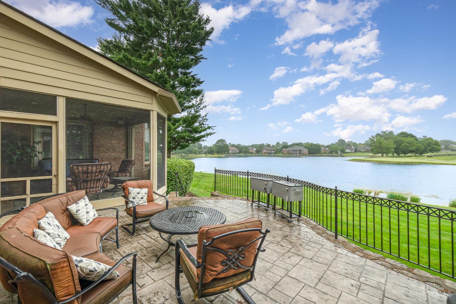 6674 Waters Edge