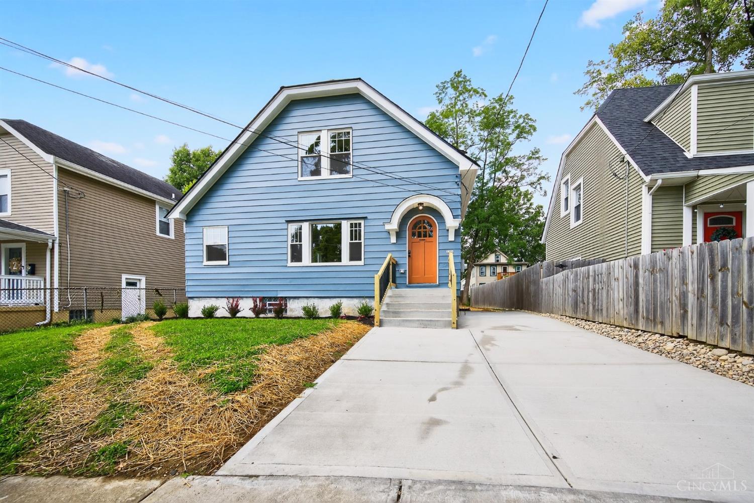 3351 Hewitt Crescent Street