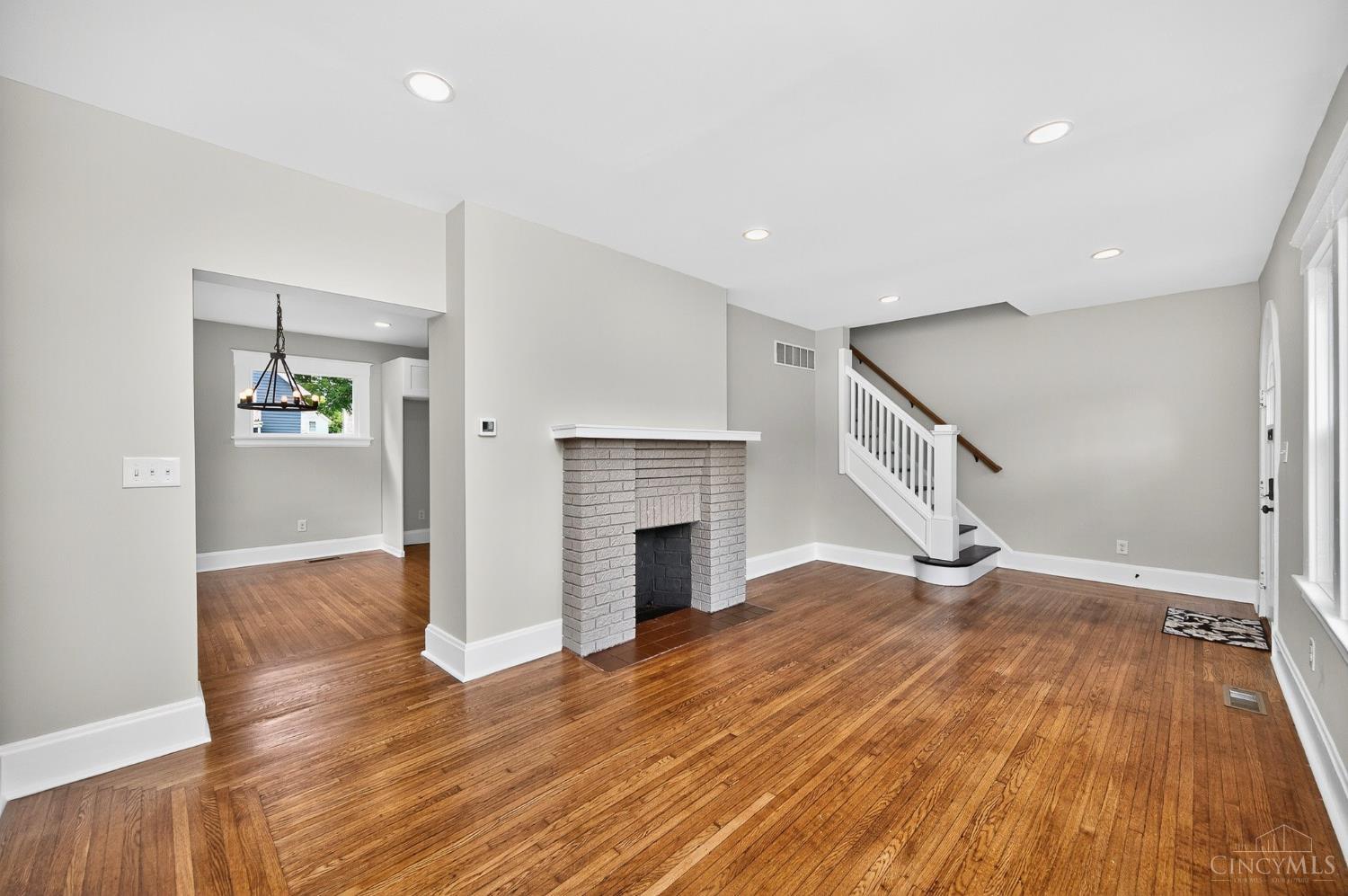 3351 Hewitt Crescent Street