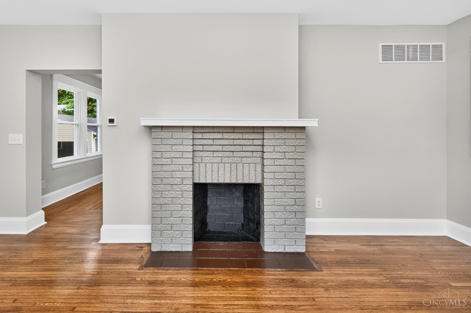 3351 Hewitt Crescent Street