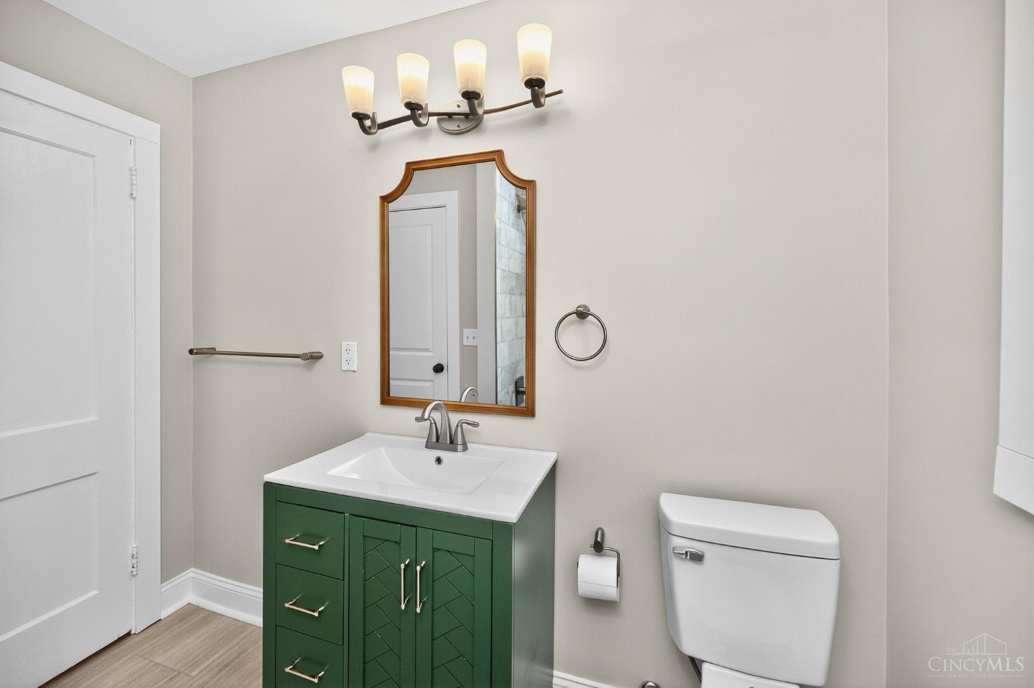 3351 Hewitt Crescent Street