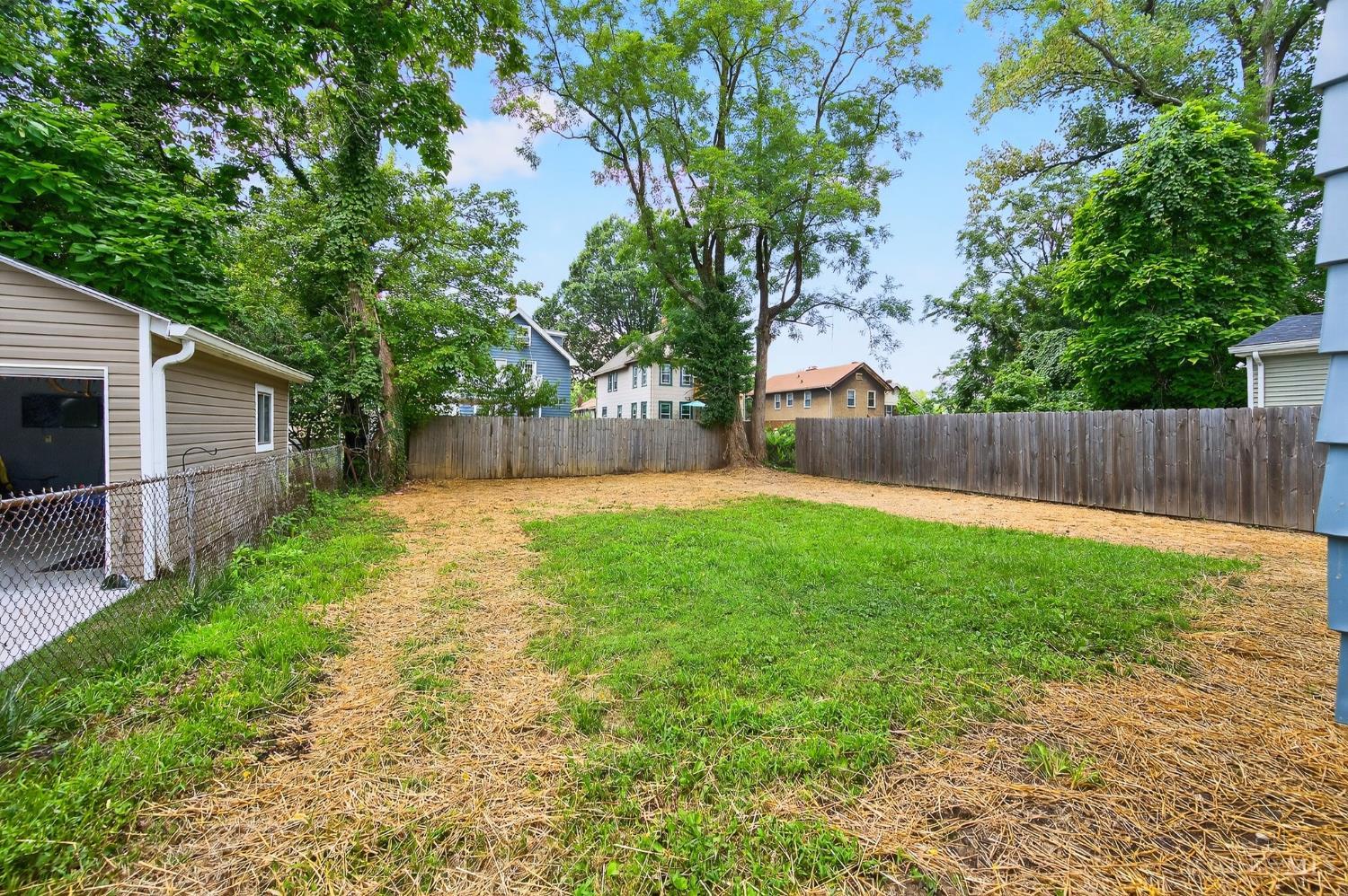 3351 Hewitt Crescent Street