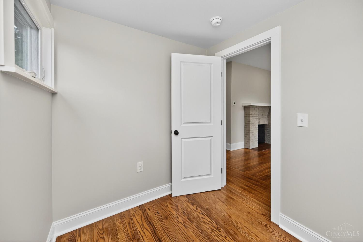 3351 Hewitt Crescent Street