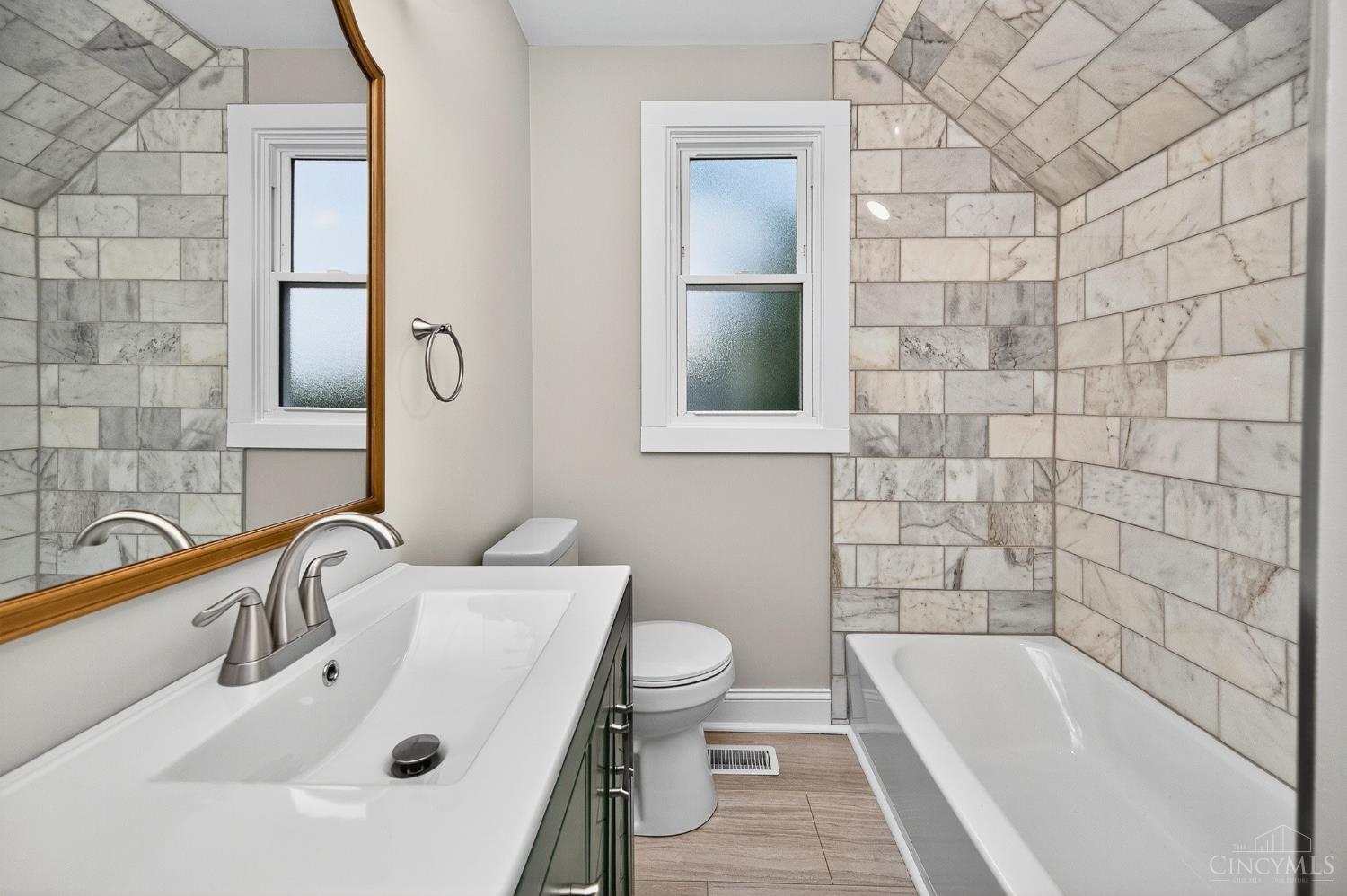 3351 Hewitt Crescent Street