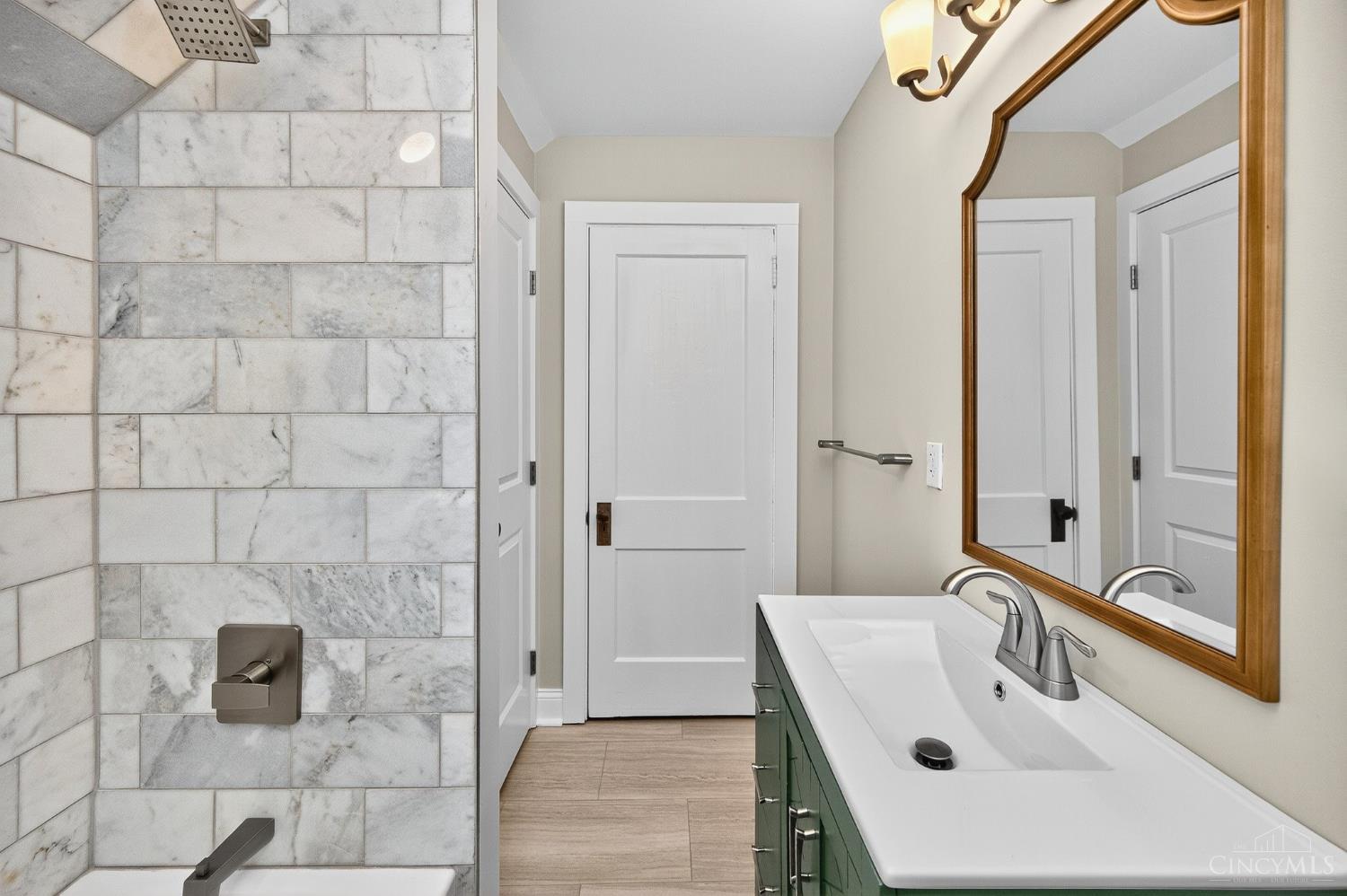 3351 Hewitt Crescent Street