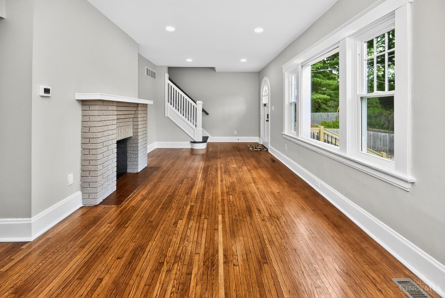 3351 Hewitt Crescent Street