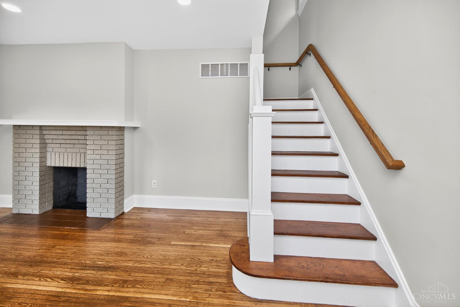 3351 Hewitt Crescent Street